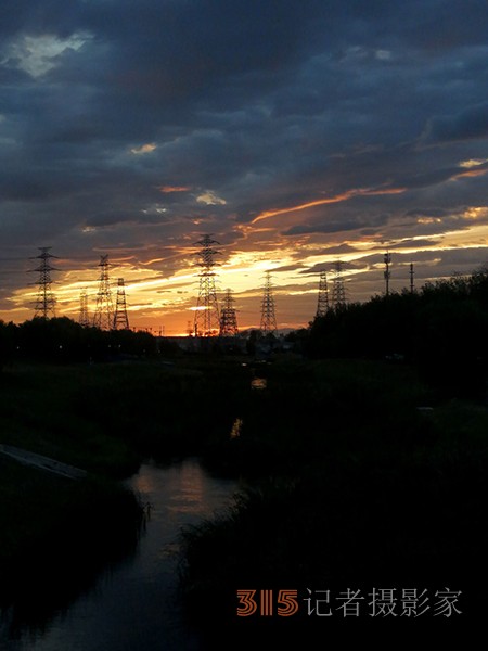 九月初八日雨后晚晴天空如油画