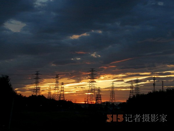 九月初八日雨后晚晴天空如油画