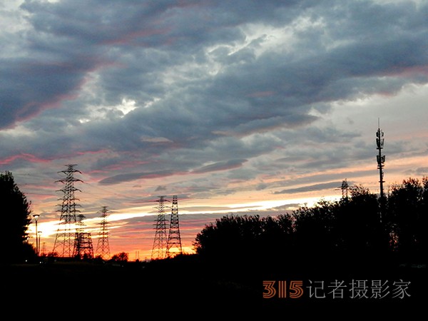 九月初八日雨后晚晴天空如油画