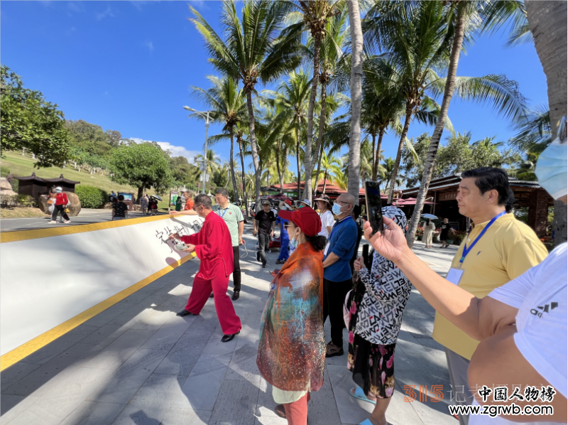 “翰墨飘香 浓淡水墨”—“文化进万家艺术代表团走进三亚开展迎春送福系列活动