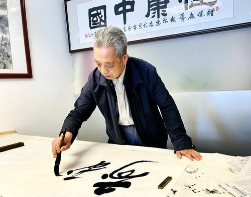首都名家庆两会书画笔会在环境大厦举行