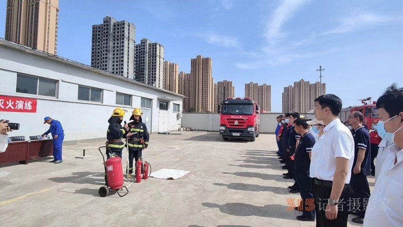 中石化安阳石油组织应急消防灭火演练