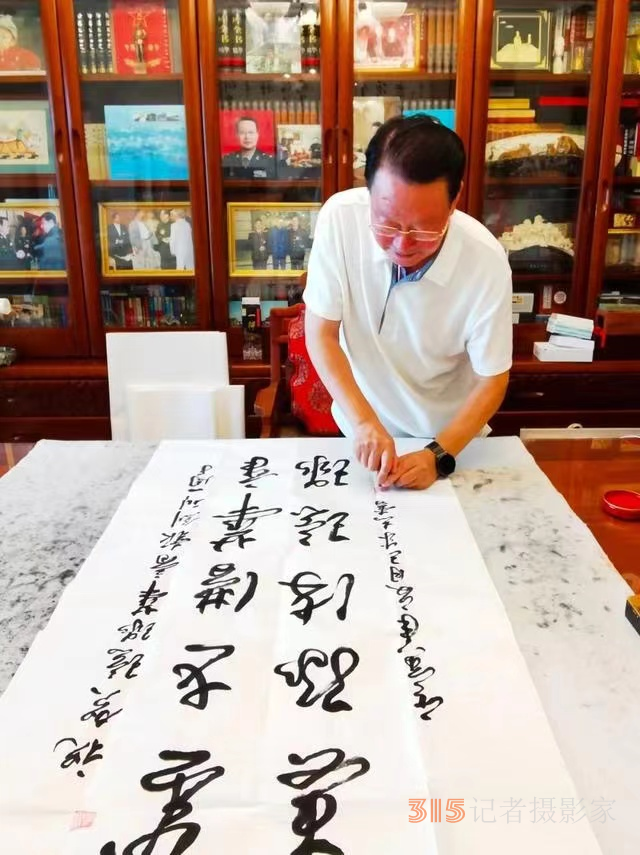 军旅书法家王成志同志挥毫泼墨纪念中国共产党成立102周年