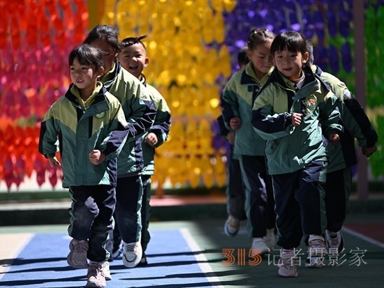学前教育加速进入“有法可依”新时代 家长、幼师期待：把幼儿园时光还给孩子们