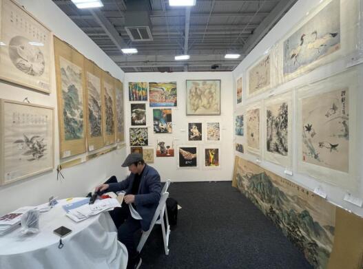  张耀伟率华人艺术家团队在纽约国际艺术博览会艳惊全场
