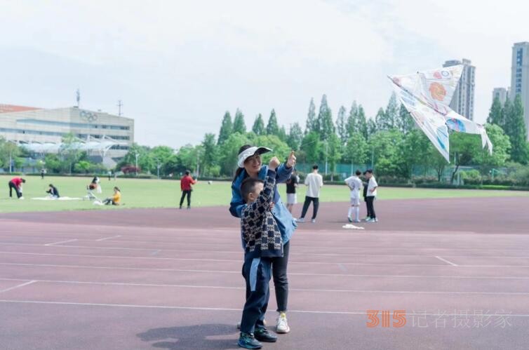 风筝舞动“五一”，梦想翱翔蓝天