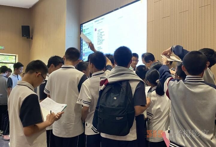 思维点拨促成长 妙笔生花文采扬——靳新国院长莅临永嘉中学附属中学指导