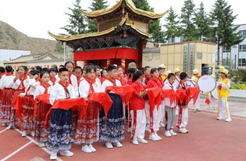 北京石景山女企业家青海爱心行