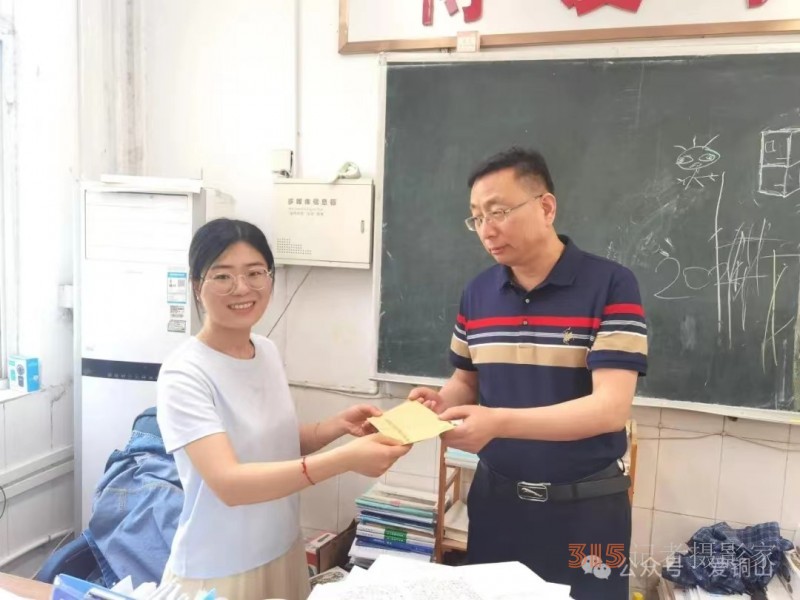 与爱同行，他为困难学子撑起一片天