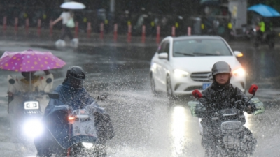 东南沿海等地有分散性强降水 四川重庆等地持续高温天气