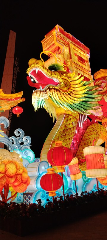 珑珑三五夜 灯与月相映