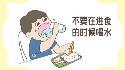 吃饭时能不能喝水？隔夜水会致癌？真相来了