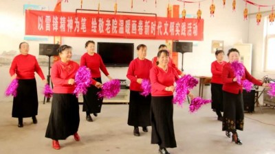 以雷锋为笔  绘敬老院温暖画卷画卷