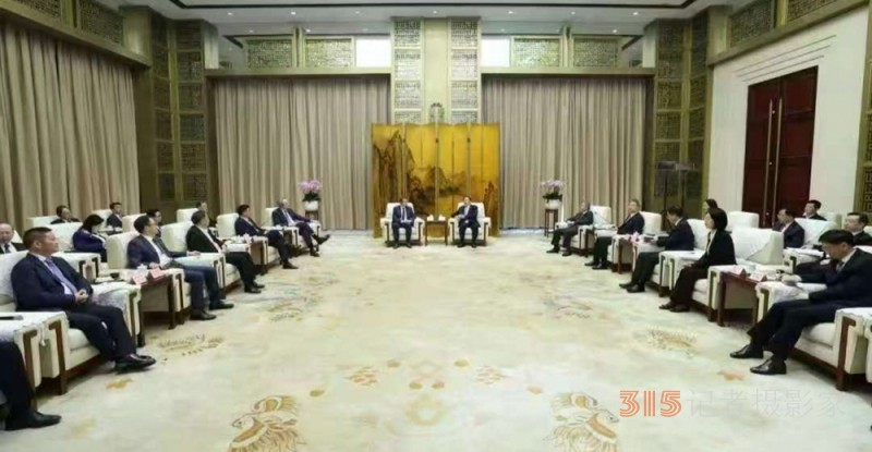 吕绍蔚出席2025“相约春天赏樱花”经贸盛会 共绘湖北开放新图景