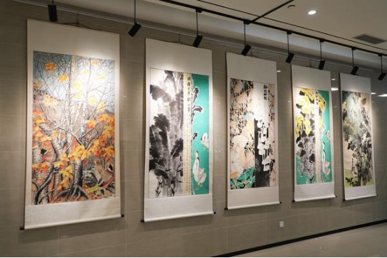 “墨润鹊华”书画艺术展在济南开幕 搭建南北文化交流新平台