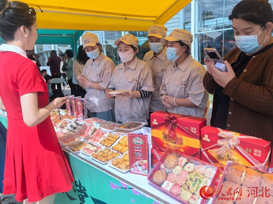 燕赵至味・不负春光——特色甄品展销市集展台。人民网 商帆摄