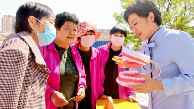 口腔健康科普进实践点   贴心服务暖人心