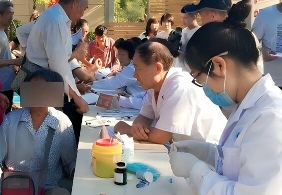 五一惠民会诊进行时+郑州友好肝胆医院守护群众肝胆健康成效显著