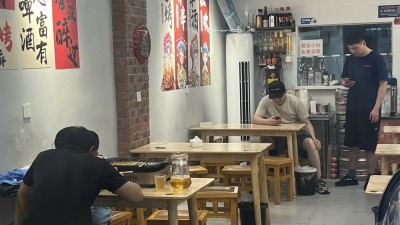 一家店面，两班人马：上海社区里的“拼店”生存术