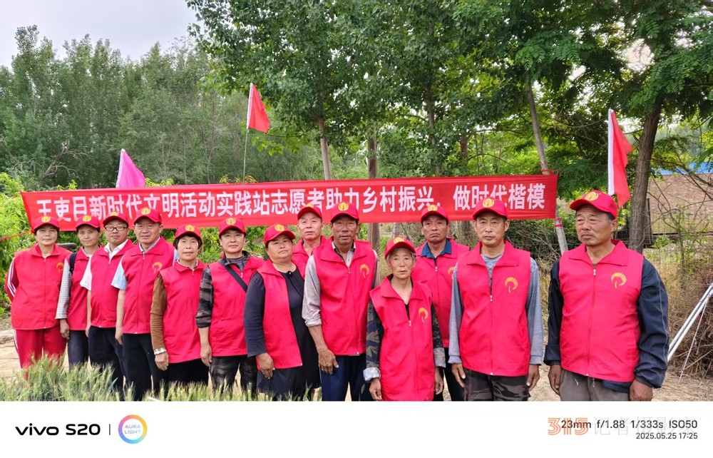 德州保店镇：志愿红助力黄桃基地疏果 共绘乡村振兴新图景