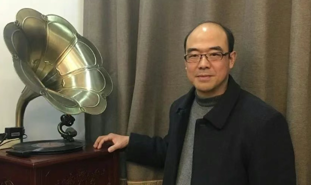 澡雪精神 吐纳珠玉——沈鸿根诗浅探