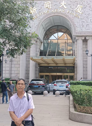 光影铸魂，笔耕不辍 —— 王飞