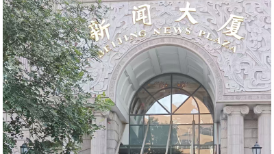 光影铸魂，笔耕不辍 —— 王飞