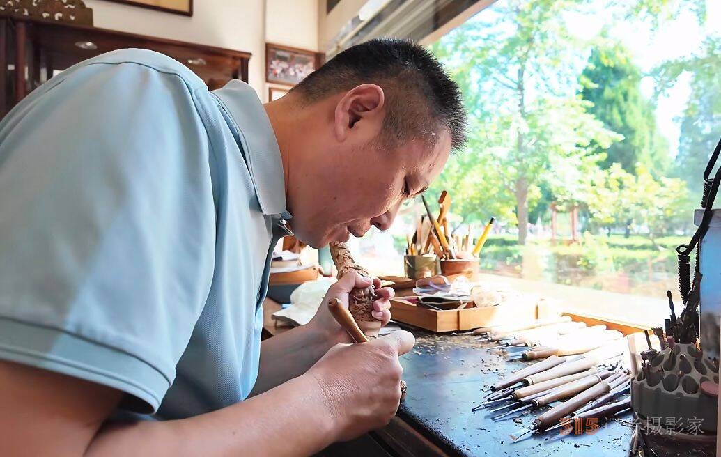 守艺 楷雕：一木一器的匠心传承