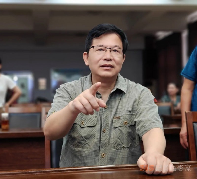 追寻最亮的星:从“半条被子”看新时代的精神坐标