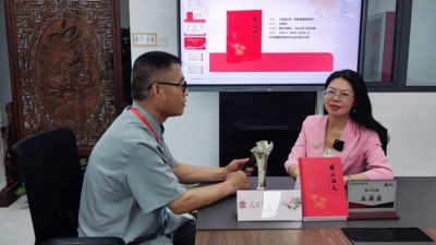 诗人丘英姿《铁血红花 —— 致敬英雄陈铁军》一书 以诗歌礼赞革命先烈精神