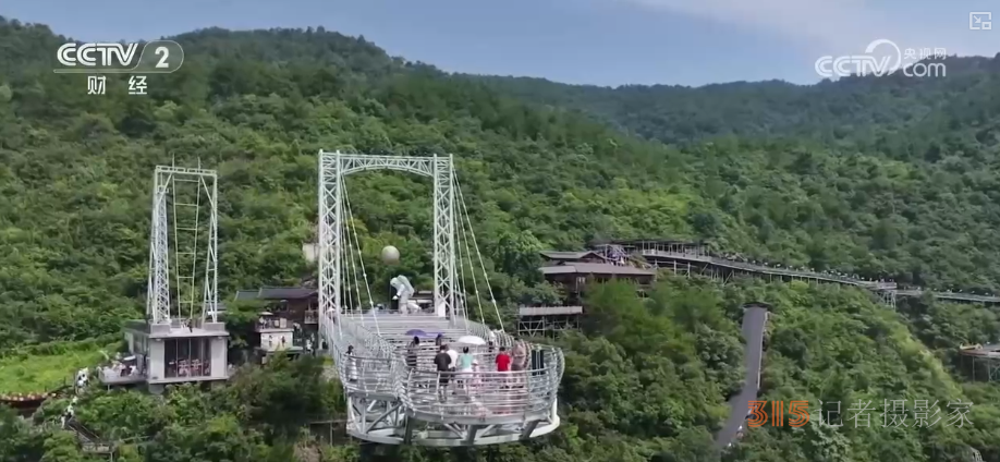 “清爽”文旅燃动暑期“热”经济 “网红”项目激活“逗留型旅游”活力