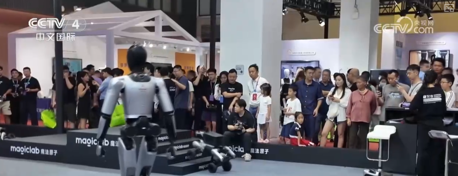 从“愿景”到“实景”！机器人走进千家万景跑出“加速度” 产业发展势头强劲