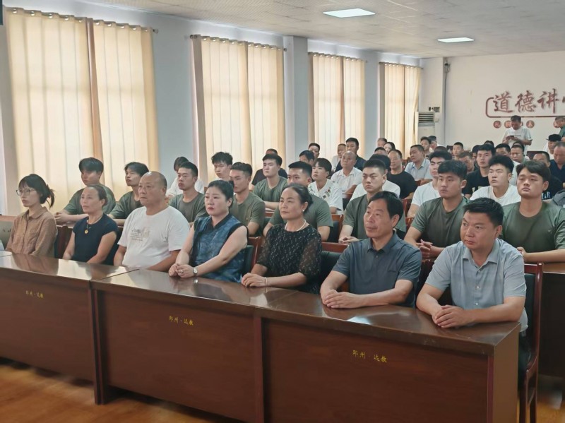 让我们一起见证高光时刻 ——邳州市官湖镇新华村组织参阅士兵家属集中观看“9.3”阅兵直播