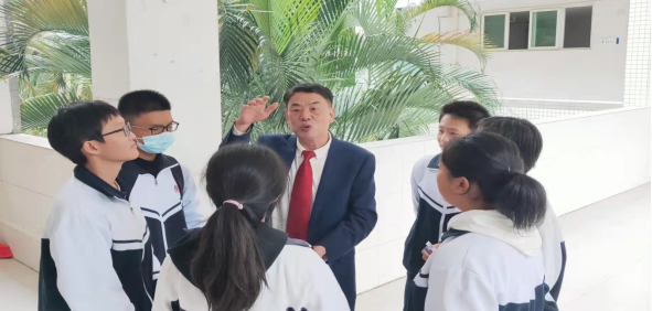 柴时钟：校长教育思想对学校的发展至关重要