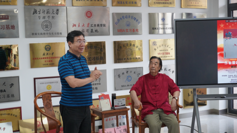 著名军旅诗人峭岩携刚出版的长诗《十月！十月！》做客《作者面对面》新闻发布会