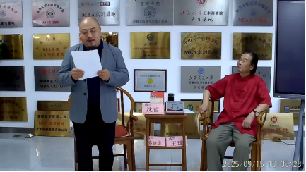 著名军旅诗人峭岩携刚出版的长诗《十月！十月！》做客《作者面对面》新闻发布会