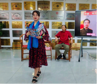 著名军旅诗人峭岩携刚出版的长诗《十月！十月！》做客《作者面对面》新闻发布会