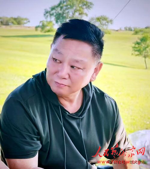 在文字的真空中触摸灵魂——《璐瑶的世界》的语言诗学与艺术探险