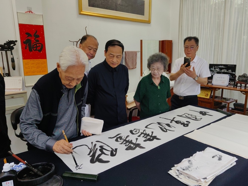 方祖歧同志为中国军地书画院题写院名 勉励创建一流书画院