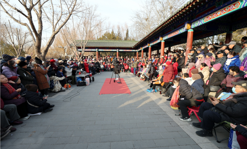 男高音歌唱家魏广德在北京莲花池公园举办个人独唱义演音乐会