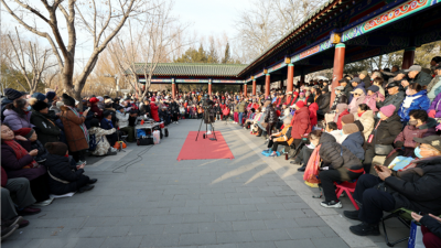 男高音歌唱家魏广德在北京莲花池公园举办个人独唱义演音乐会