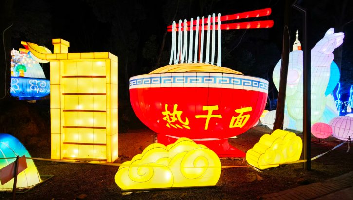 春节光影盛宴，青龙山“夜”绽华彩引客来