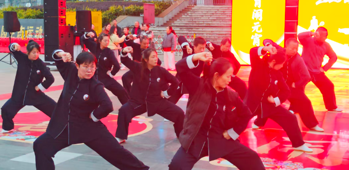 体育闹元宵，太极展风采