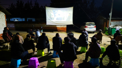 幕布亮乡村    光影润民心