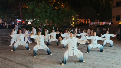荆宜联谊展风采 太极神韵耀古街
