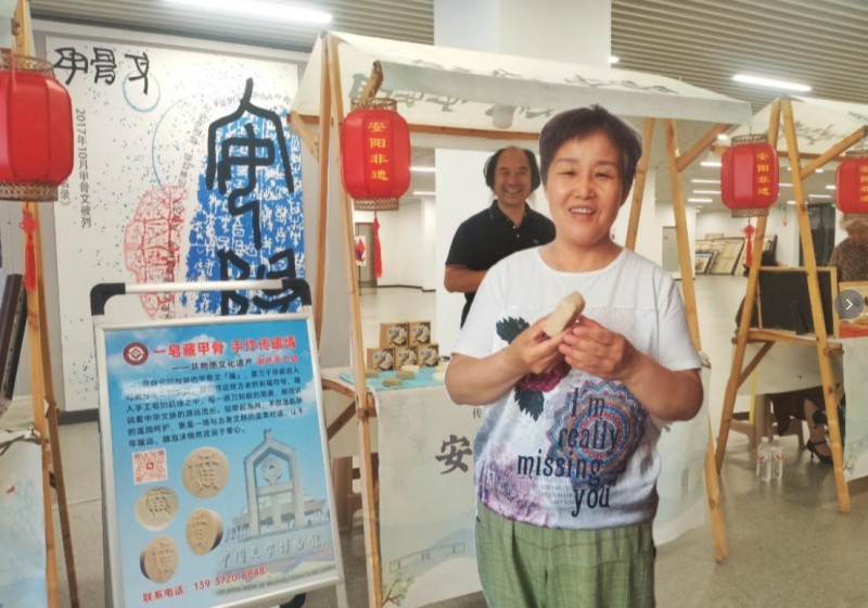 承古法文脉 刻甲骨福韵 安阳首个非遗谢氏手工皂亮相文化和自然遗产日  