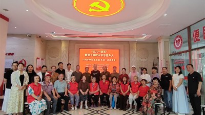 安阳举行庆祝建军99周年暨第十届“吃水不忘挖井人 向革命前辈致敬 再过一次班务会”系列活动     一一靳新国