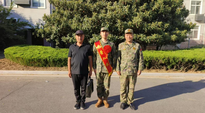三十载送兵路 父子两代从军情——邵晓明与胡家父子的征兵情缘