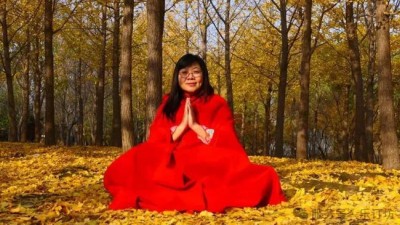诗心映月：在烟火与古韵间行吟——诗人李月专访